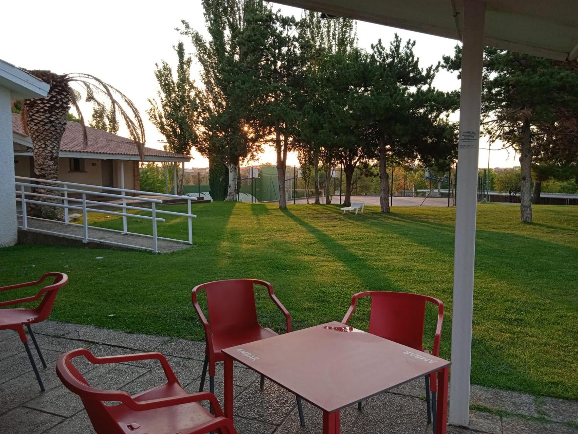 Albergue Zaragoza Camping 外观 照片