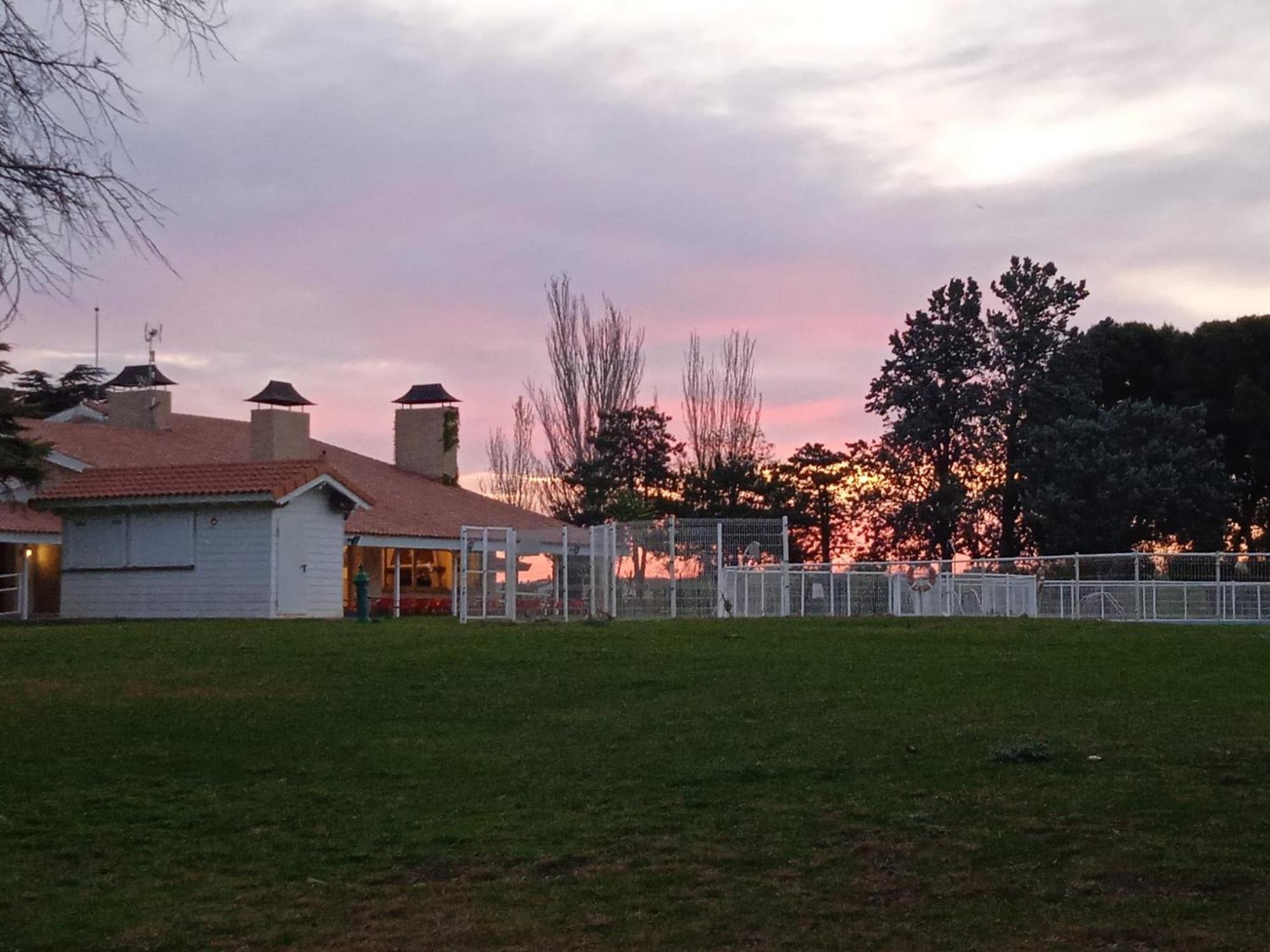 Albergue Zaragoza Camping 外观 照片