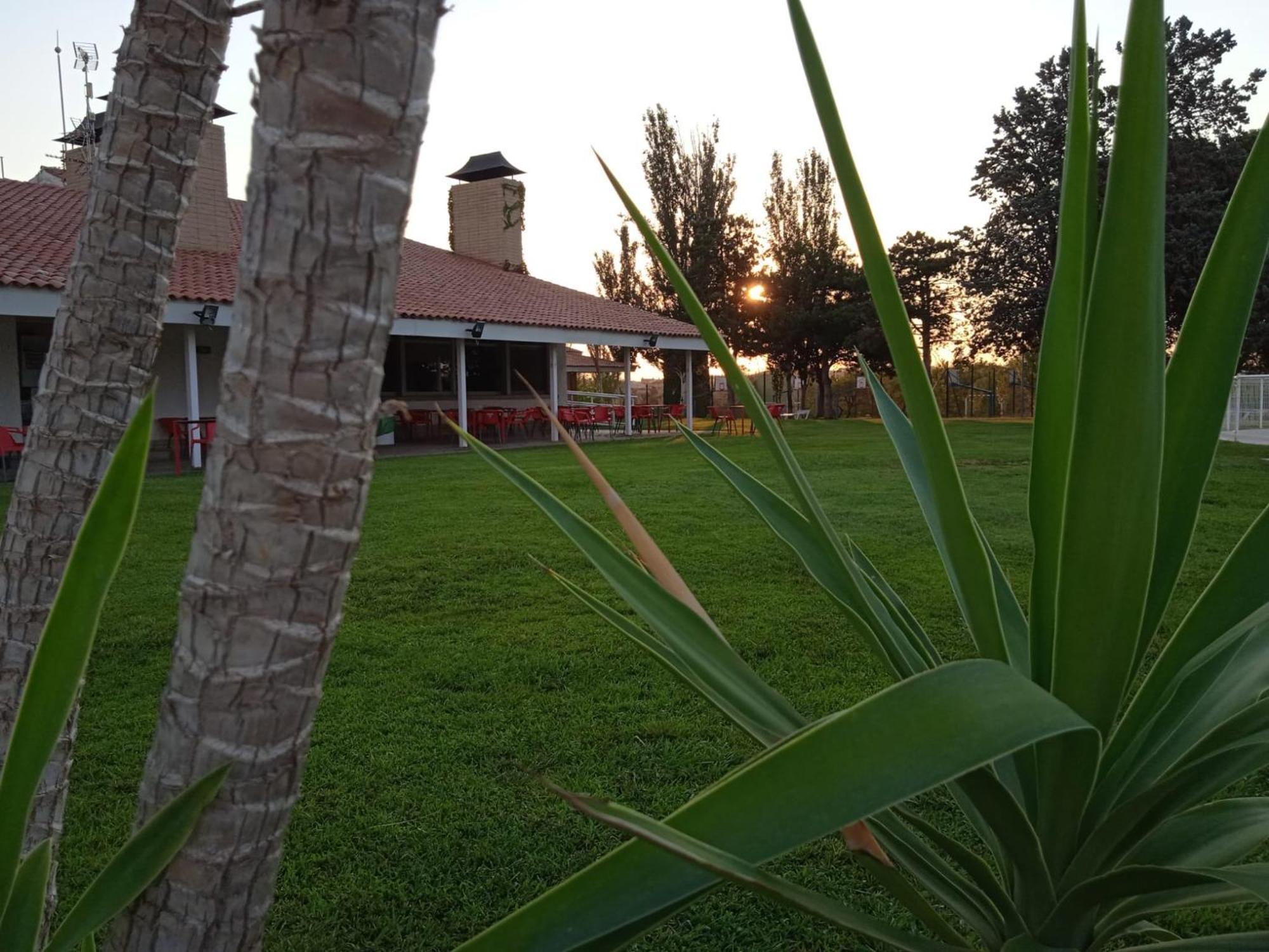 Albergue Zaragoza Camping 外观 照片