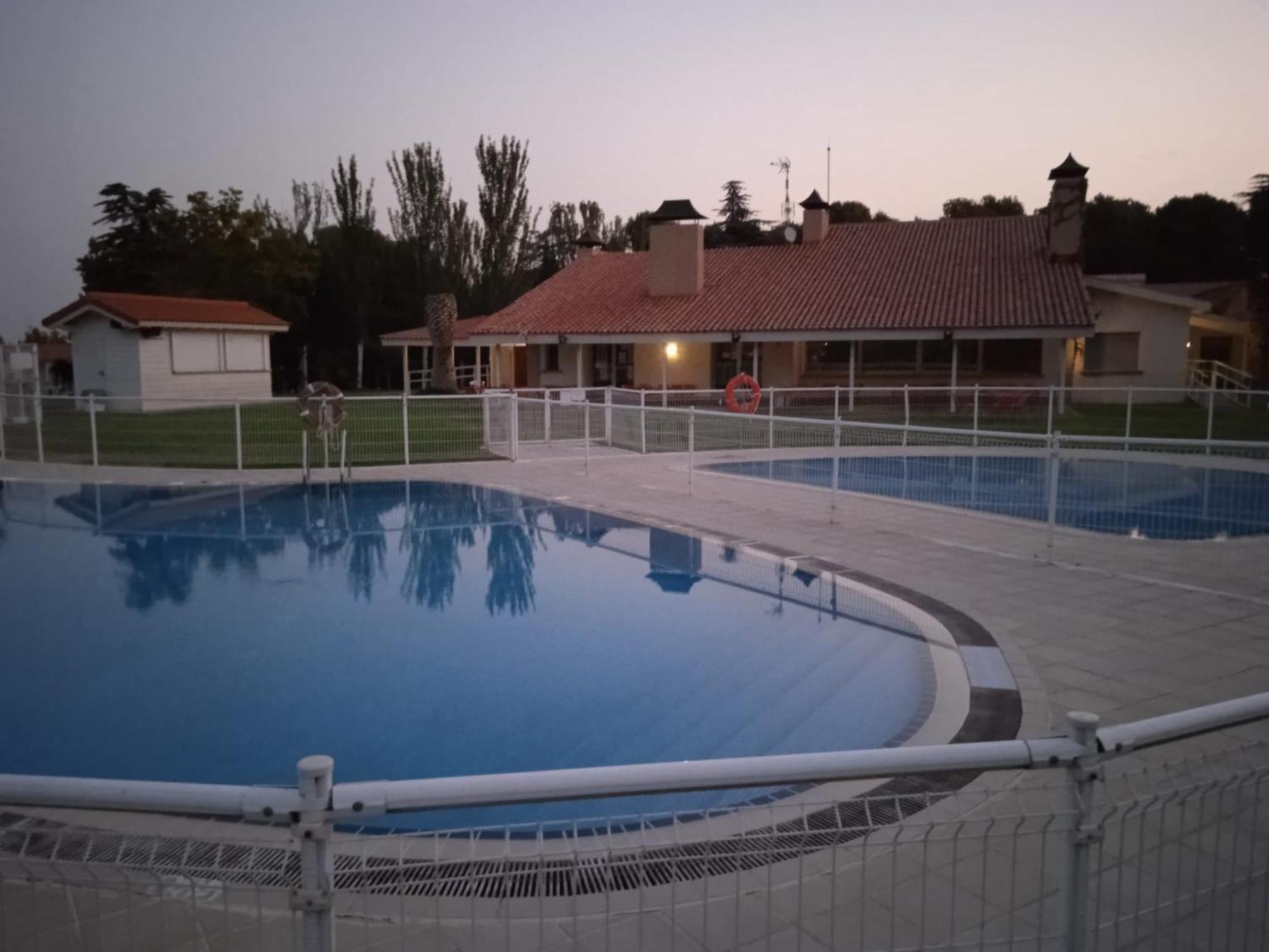 Albergue Zaragoza Camping 外观 照片